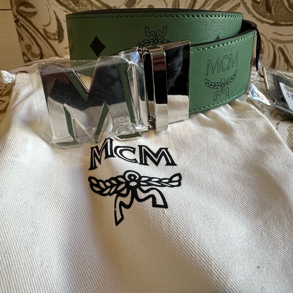 Brand new men’s MCM Claus reversible belt! - Picture 4 of 4